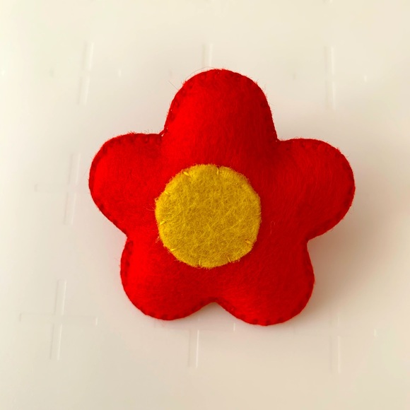 Handmade Heart/Flower/Grape/Rabbit Felt Pin/brooch NWOT - Picture 5 of 12